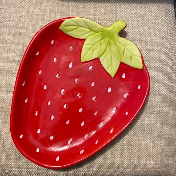 Ceramic Strawberry Plate- New with tags - Picture 1 of 2